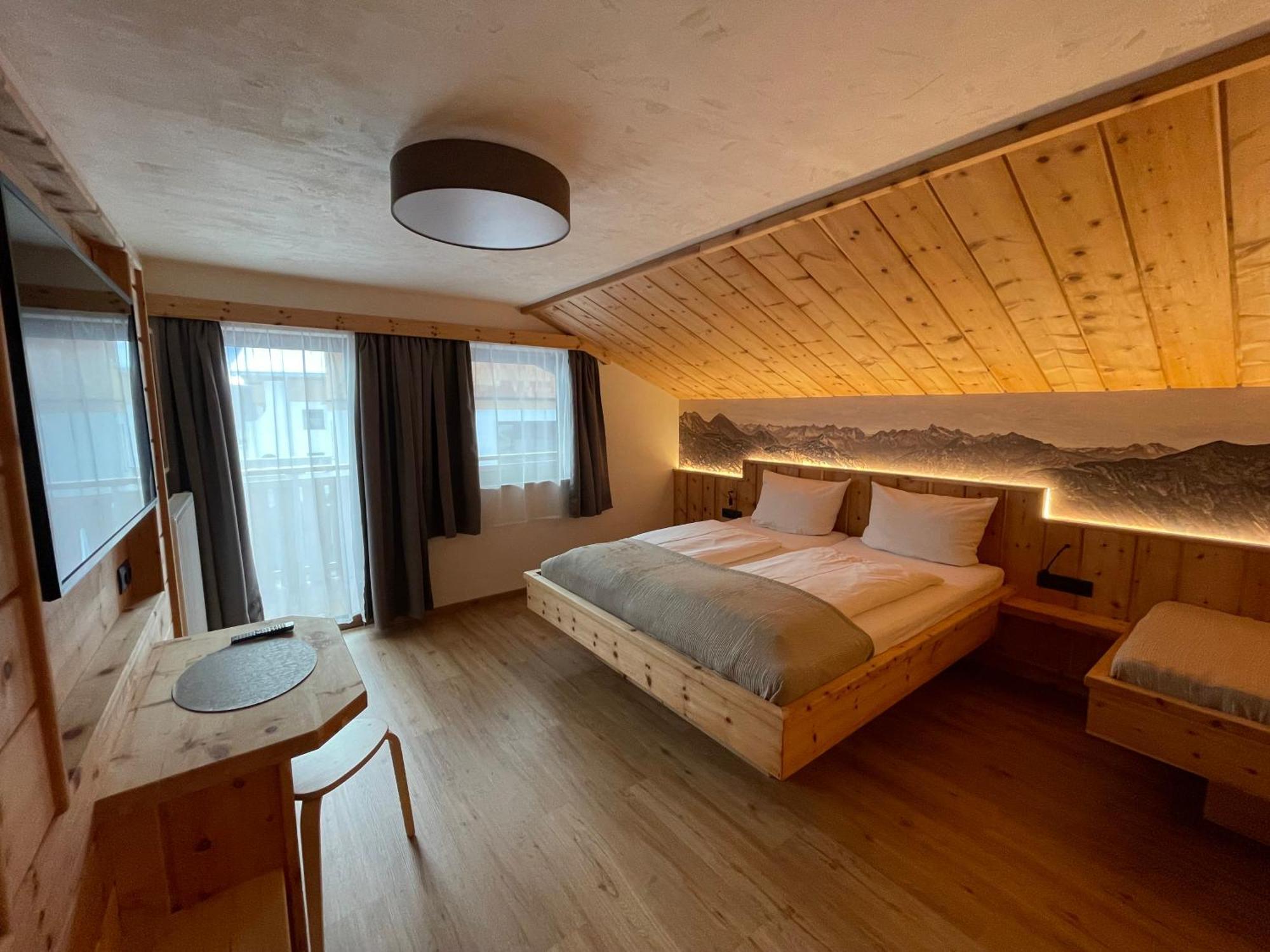 Haus Walch Bed and Breakfast Elbigenalp Værelse billede